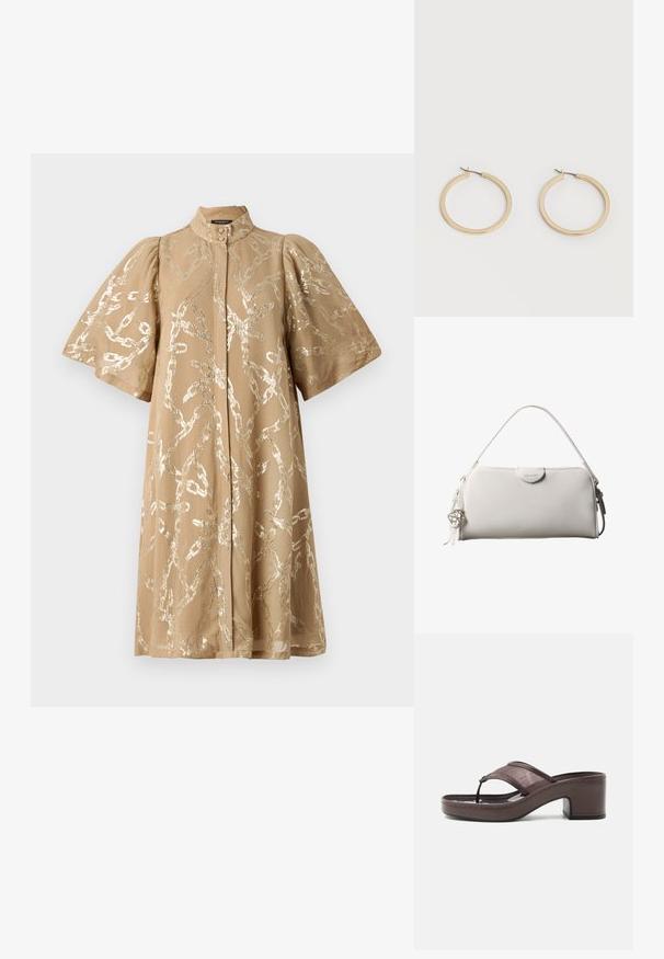 Vestido beige con mangas cortas abullonadas, cubierto con un patrón de cadena metálica. Presenta un cuello alto y cierre frontal de botones. Textura de tela suave.; Sandalia marrón con tacón, banda de malla y diseño de tira, con tacón cuadrado y suela cosida, mostrada de perfil sobre fondo blanco.; Bolso rectangular blanco de Calvin Klein con un solo asa, diseño minimalista y borlas decorativas con un charm metálico geométrico en el lateral.; Par de pendientes de aro de tamaño mediano con tono dorado y cierre de bisagra sobre un fondo claro y liso.