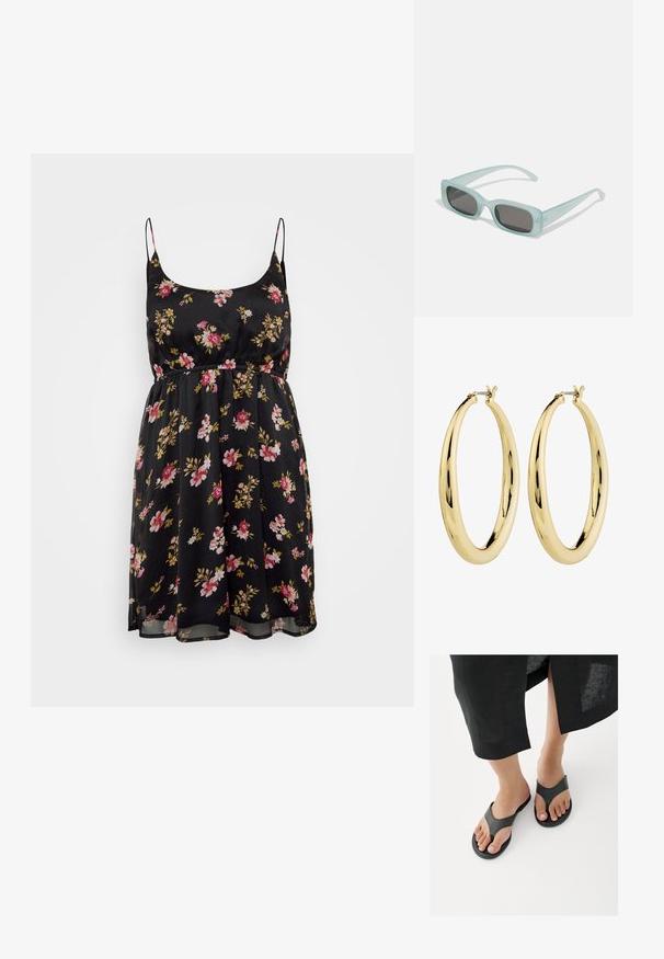 Schwarzes Blumenkleid mit dünnen Trägern, tailliertem Bund und fließendem Rock. Verziert mit rosa und gelben Blumen auf einem durchsichtigen Stoff. Sommertaugliches Design.; Nahaufnahme von Füßen in schwarzen Lederdornsandalen, darüber der Saum eines schwarzen Rocks sichtbar, über weißen Boden.; Ein Paar rechteckige Sonnenbrillen mit lichtblauen, halbtransparenten Rahmen und dunkelgrauen Gläsern, ausgestattet mit geraden Bügeln und minimalen Hardware-Details.; Goldene Creolen mit einer glatten, polierten Oberfläche. Kreisform, mit einem sicheren Verschluss an der Oberseite. Die Oberfläche reflektiert das Licht.