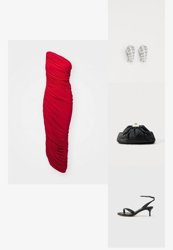 Rotes, trägerloses Bodycon-Kleid mit gerafftem Stoff für eine rüschige Textur, langer Länge und einer eleganten Silhouette.; Schwarze Ledersandale für Damen mit dünnen Riemchen, einer Zehenlasche, einer Knöchelschnalle und einem mittelhohen Stöckelabsatz vor neutralem Hintergrund.; Schwarze Leder-Clutch mit geraffter Textur, Metallverschluss und dezentem, auf der Vorderseite geprägtem Logo. Abgerundete Form.; Silberne Clip-On-Ohringe mit spiralförmigem Design, das eine glatte metallische Textur und abgerundete Formen aufweist. Keine sichtbaren Verzierungen oder Muster.