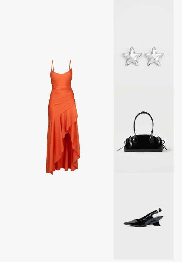 Robe orange sans manches avec fines bretelles, corsage ajusté et ourlet asymétrique à volants tombant mi-mollet.; Chaussure slingback en cuir verni noir avec bout pointu et petit talon bloc incliné sur fond clair uni.; Petit sac à main noir brillant avec deux longues anses et des détails à cordon sur les côtés sur un fond clair uni.; Boucles d'oreilles argentées en forme d'étoile, avec une surface lisse et brillante. Chaque boucle d'oreille possède cinq pointes et des détails subtils de texture de surface.