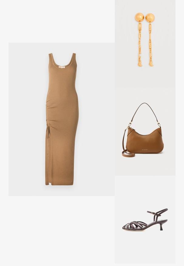 Robe maxi en maille côtelée couleur marron clair, avec un décolleté en forme deU et un froncé latéral ajustable avec des liens pour un meilleur ajustement.; Sandale à talon kitten en cuir marron foncé avec lanières et bride de cheville réglable à boucle sur fond blanc.; Sac à épaule Michael Kors en cuir marron avec ferrures dorées et bandoulières réglables et amovibles sur un fond blanc uni.; Boucles d'oreilles en or avec des clous sphériques et des chaînes allongées portant les lettres formant "MOSCOU". Accents charmants en coquillage en bas.