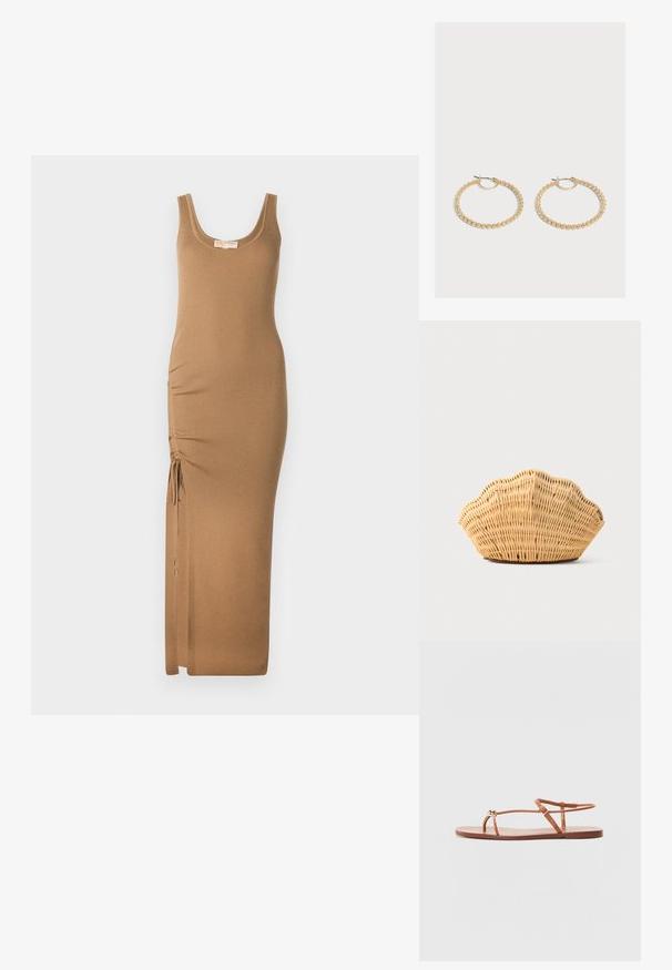 Vestido maxi de punto acanalado en marrón claro, con escote redondo y fruncido lateral ajustable con lazos para un mejor ajuste.; Loeffler Randall LARA STRAPPY - Sandalias de dedo - timber; Bolso de mano de ratán tejido con forma de concha de vieira, de color marrón claro natural y bordes redondeados y texturizados.; Par de pendientes de aro dorados de tamaño mediano con un diseño texturizado y con cuentas sobre un fondo claro y liso.
