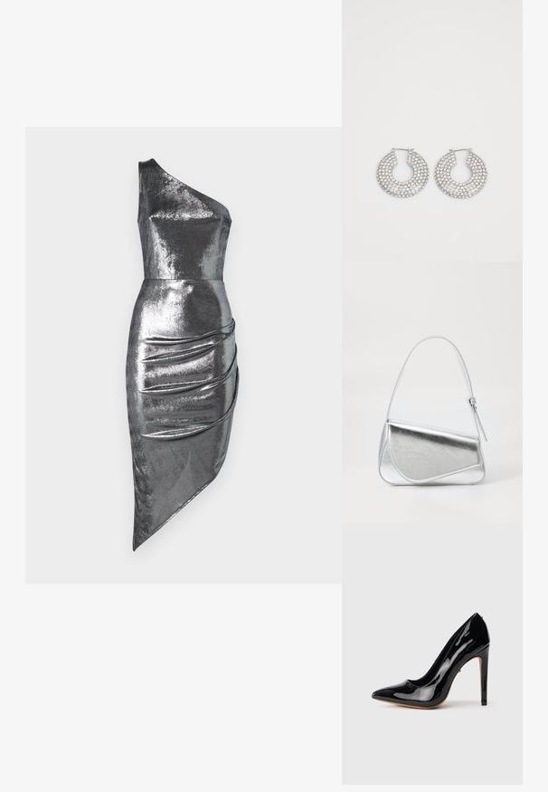 Hame dress silver metallic yhdellä olalla, jossa on istuva vartalo ja epäsymmetrinen helma, sivussa kerrostumista. Sujuva, kiiltävä tekstuuri.; Musta patenttinahkainen korkokengän avokas, jossa on terävä kärki, virtaviivainen siluetti ja ohut 10 cm korkea piikkikorko. Sileä, kiiltävä pinta.; Hopeakiloinen käsilaukku, jonka muoto on kolmiomainen, pinta sileä ja ohut, säädettävä olkahihna. Sisältää taitettavan suunnittelun, jossa on ompelu.; Hopeiset korvakorut, joissa on useita kirkkaan kristallikoristeita, teksturoitu pinta ja avoin ympyrämuoto.