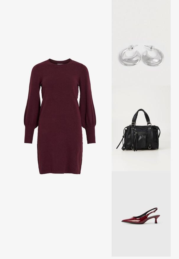 Bordeaux gebreide jurk met lange pofmouwen, een ronde halslijn en geribbelde manchetten. Heeft een getailleerde silhouette en zijsplitsingen aan de zoom.; Bordeaux patent leren slingback hakken met een puntige neus en een slanke stilettostonk. Ontwerp met open achterkant en verstelbare enkelriem.; Zwarte gestructureerde neplederen handtas met gevlochten hengsels, zilveren hardware accenten en een zak met rits aan de voorkant. Compact ontwerp met een afneembare schouderriem.; Een paar gepolijste zilveren halve maanvormige creolen met heldere plastic achterkanten op een witte ondergrond.