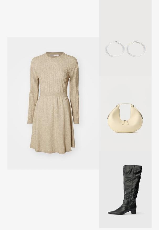 Beige Rippstrickkleid mit langen Ärmeln, rundem Halsausschnitt, taillierter Taille und ausgestellt Rock. Weiche Textur mit subtilen Farbvariationen.; Schwarze kniehohe Stiefel aus Leder mit spitzem Zehenbereich, weitem Schaft und Blockabsatz. Glatte Textur mit minimaler sichtbarer Naht.; Beigefarbene handtasche in halbmondform mit doppeltem reißverschluss und kurzem griff, mit silbernen metallakzenten an den seiten.; Paar glänzende silberne Creolen mit dünnen Drahtverschlüssen, dargestellt vor einem hellgrauen Hintergrund.