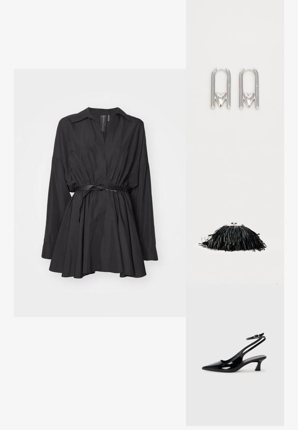 Schwarzes Hemdkleid aus einem glatten Stoff, mit V-Ausschnitt, langen Ärmeln, tailliertem Bund mit einem Gürtel und ausgestelltem Rock.; Schwarze Lackleder Slingback-Absätze mit spitzem Schuhblatt, niedrigem Blockabsatz und verstellbarem Knöchelriemen mit goldener Schnalle.; Schwarze Clutch mit Fransen, silbernem Verschluss und Kettenriemen vor schlichtem, hellem Hintergrund.; Silberne Ohrringe aus Metall in U-Form mit einem Herzakzent an der Basis, glatte Textur und polierte Oberfläche.