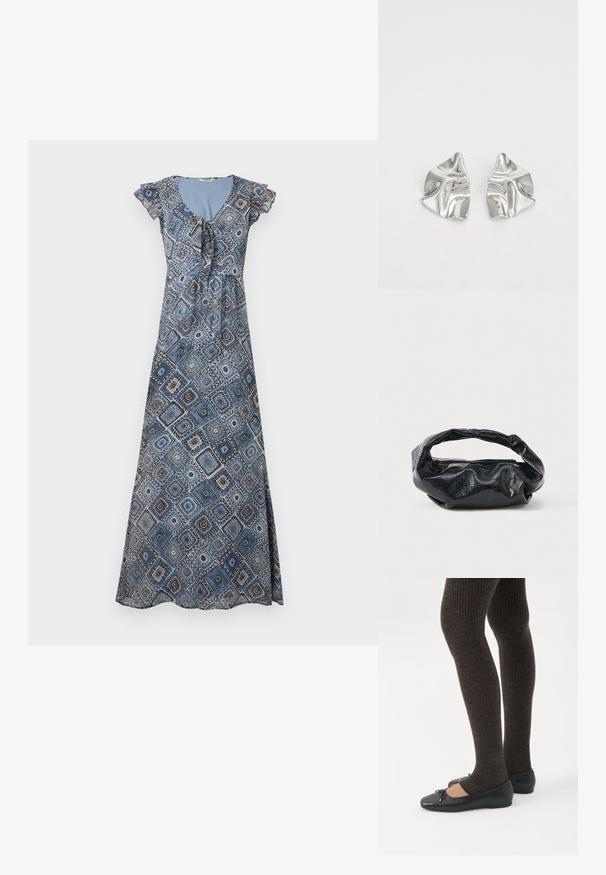 Robe longue avec motif géométrique bleu et marron, manches courtes volantées et encolure froncée avec détail noué.; Jambes portant des leggings côtelés foncés associés à des ballerines noires avec de petits détails en nœud sur fond blanc.; Sac noir en matériau texturé et brillant avec une poignée circulaire torsadée et une fermeture éclair. Présente un design doux et froissé.; Boucles d'oreilles en métal argenté avec un design ondulé et sculptural, présentant une finition polie et des formes irrégulières, mettant en valeur une esthétique contemporaine.