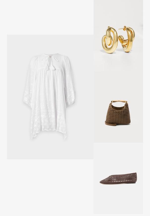 MILLE DAISY DRESS - Denné šaty - white; Hnedá nízka topánka s tkaným otvoreným vzorom a zatvorenou zaoblenou špičkou, zobrazená zboku na svetlom pozadí.; Hnedá tkaná kožená kabelka so zlatým zakriveným horným držadlom a odnímateľným ramenným popruhom na jednoduchom pozadí.; Charlotte Chesnais BO INITIAL BLOW - Náušnice - gold-coloured