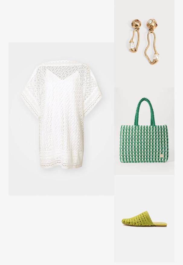 Witte, losse top van een kantachtig materiaal met geometrische patronen, korte mouwen en een decoratieve zoom met uitsnijdingen.; Groen geweven slip-on mule met platte zool en gesloten puntige neus, ontworpen voor casual gebruik.; Groene en witte geweven tote bag met een gestructureerde rechthoekige vorm, textuur afwerking en twee stevige handvatten. Heeft een logo label aan de zijkant.; Goudkleurige oorbellen met onregelmatige open vormen, elk met een parel aan de onderkant en edelsteendetails op de ronde stekers.