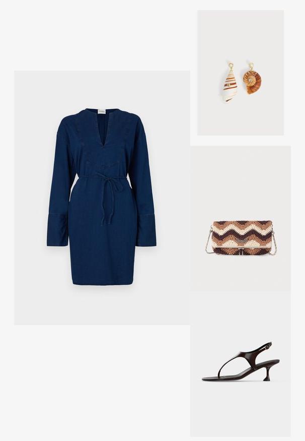 Navy blauw denim jurk met lange mouwen, V-hals en een koord in de taille. Kenmerkt stikdetails langs de halslijn en mouwen.; Donkerbruine lakleren slingbacksandaal met kittenheel en teenbandje op witte achtergrond.; Gehaakte clutch met bruine, beige en crèmekleurige chevronstrepen, zilveren gevleugeld embleem en een zilveren kettingriem op een witte achtergrond.; Asymmetrische oorbellen met schelpenhangers, gouden studs met pareltoppen en kleine ingelegde heldere edelstenen op elke schelp.