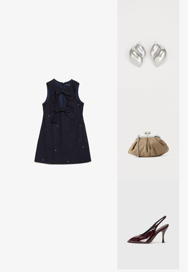 Mørkeblå denimkjole med ærmeløs design, to store sløjfer foran og dekorative hvide prikker. Har lynlås i ryggen.; NEOUS HAMAL - Højhælede pumps - dark chocolate; Læderclutch i blød beige med afrundet form, plisseret tekstur, sølvfarvet kiss-lock lukning og aftagelig kæderem.; Sølvøreringe med en organisk, abstrakt form. Glat, skinnende overflade med et tilspidset design. Har subtile kurver og en centrallinje detalje.