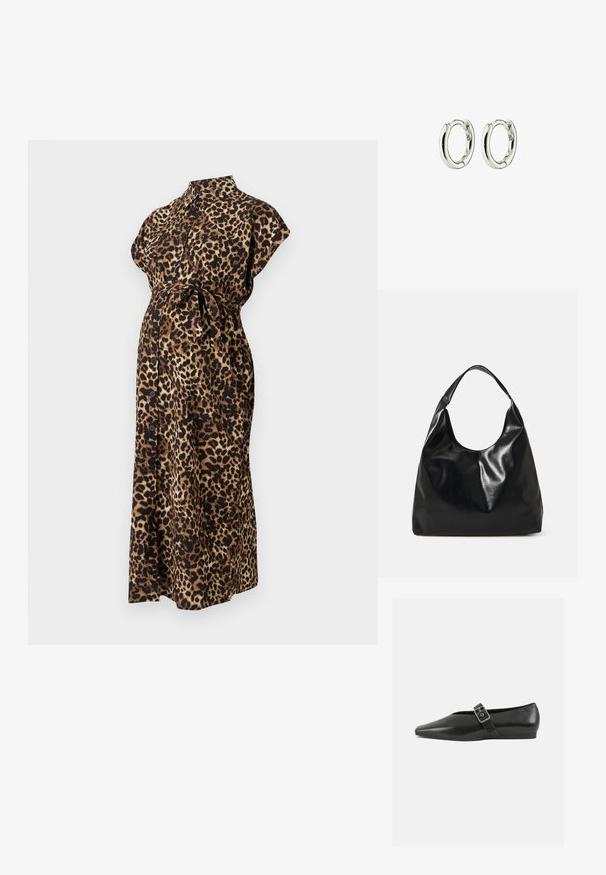 Maternitykleid mit Leoprint aus leichtem Stoff, mit kragenlosem Ausschnitt, kurzen Ärmeln, Taillenschnürung und durchgehender Knopfleiste.; Schwarze Lederflachschuhe mit spitzem Zehenbereich, ausgestattet mit einem metallischen Riemen über dem Spann und einer niedrigen, flexiblen Sohle.; Schwarze Leder-Hobo-Tasche mit einer weichen, glänzenden Textur und einem runden, offenen Oberteil. Verfügt über einen breiten, gebogenen Tragegurt. Keine sichtbaren Beschläge.; Silberne Creolen mit einer glatten, glänzenden Oberfläche. Runde Form mit einem sicheren Verschluss. Minimalistisches Design mit einem subtilen Drehdetail.