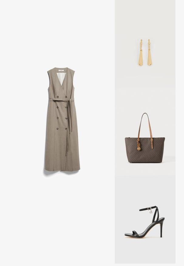 Robe midi beige sans manches avec col en V, boutons double boutonnage et ceinture assortie en tissu nouée à la taille.; Sandale à talon haut noire avec une bride étroite à la cheville, bout carré, cuir lisse et accent de boucle métallique.; Sac cabas Michael Kors marron avec motif monogramme, anses réglables couleur sable, breloque logo dorée et fermeture zippée sur le dessus.; Boucles d'oreilles pendantes en ton or avec des pendentifs lisses en forme de goutte allongée suspendus à de petites attaches en forme d'anneau sur un fond blanc.