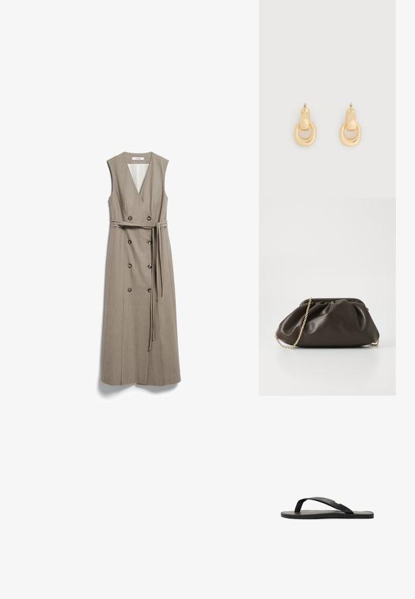 Robe midi beige sans manches avec col en V, boutons double boutonnage et ceinture assortie en tissu nouée à la taille.; Tongs noires avec une semelle plate, une semelle intérieure texturée noire, des sangles lisses et un petit accent doré près du séparateur de orteils.; Sac à main en cuir marron avec un design froncé, une bandoulière en chaîne dorée et une finition douce et texturée. Sa forme compacte est idéale pour une utilisation en soirée.; Paire de boucles d'oreilles en ton or poli avec un dessus rectangulaire courbé relié à un anneau ovale irrégulier, sur fond blanc uni.