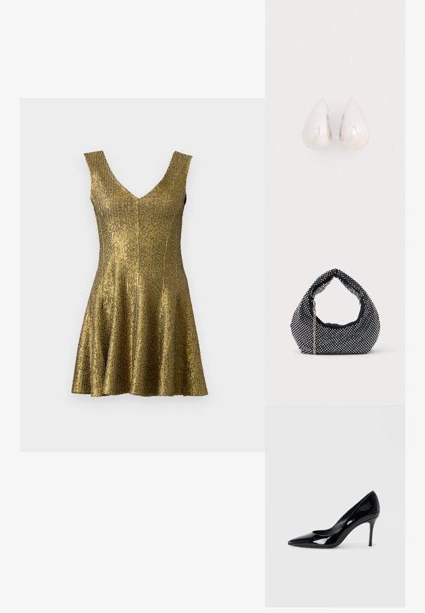 Goldenes Paillettenkleid mit V-Ausschnitt, tailliertem Oberteil und schwingendem Rock. Hergestellt aus strukturiertem Material mit glänzender Oberfläche. Ärmelloses Design.; Schwarze Lacklederpumps mit spitzer Zehenpartie und schlankem Stiletto-Absatz. Glatte Textur mit glänzender Oberfläche und minimalistischem Design.; Schwarze Netz-Handtasche verziert mit silbernen Nieten, mit einem gebogenen Griff und einem Kettenriemen. Weiche Textur mit runder Form.; Silberne Metall-Ohrringe in Tropfenform mit einer glatten, reflektierenden Oberfläche, die ein nahtloses Design und keine sichtbaren Verzierungen aufweisen.