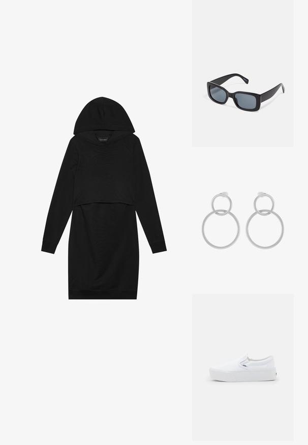 Sort pullover kjole med hætte, lange ærmer og cropped design. Fremstillet af blødt stof med en glat tekstur og ribbede manchetter.; Hvide Vans slip-on sneakers med tyk sål og subtilt logo-tag på siden, vist i profil mod en ensfarvet lys baggrund.; Sorte rektangulære solbriller med mørkt tonede linser, tyk plastramme og brede stænger. Glat overflade og kantet design.; Sølv metal øreringe med to sammenflettede cirkler, en større og en mindre, med børstet finish og push-back låse.