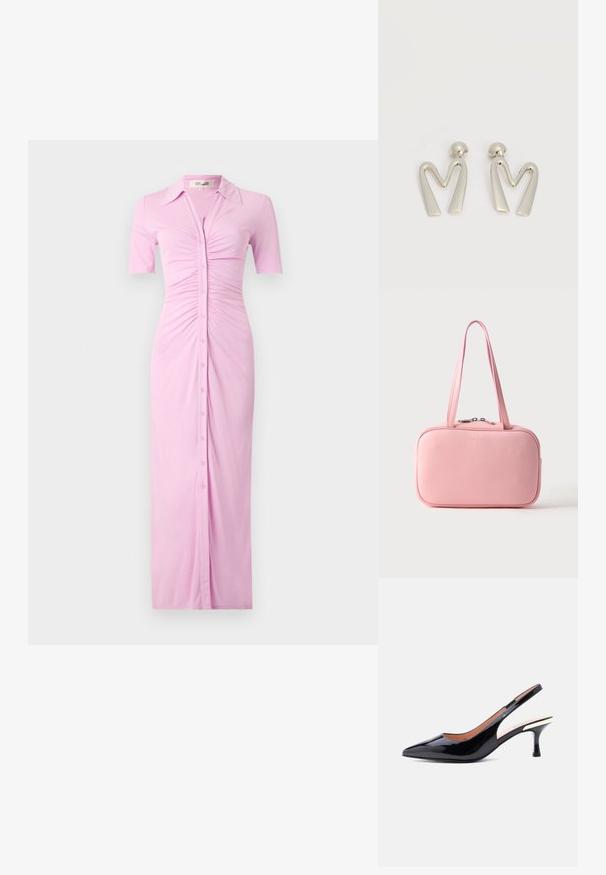 Vestido rosa de botones con mangas cortas, que presenta un cuello tipo polo, detalles fruncidos en el escote y una silueta recta hasta el suelo.; Zapato de salón con tira trasera en piel de charol negro, punta puntiaguda y tacón medio con un detalle metálico cerca del tacón.; Bolso rectangular de color rosa suave con doble asa y cremallera plateada en la parte superior, mostrado sobre un fondo liso gris claro.; Par de pendientes de metal plateado con forma de letra M angular y postes redondeados sobre un fondo blanco.