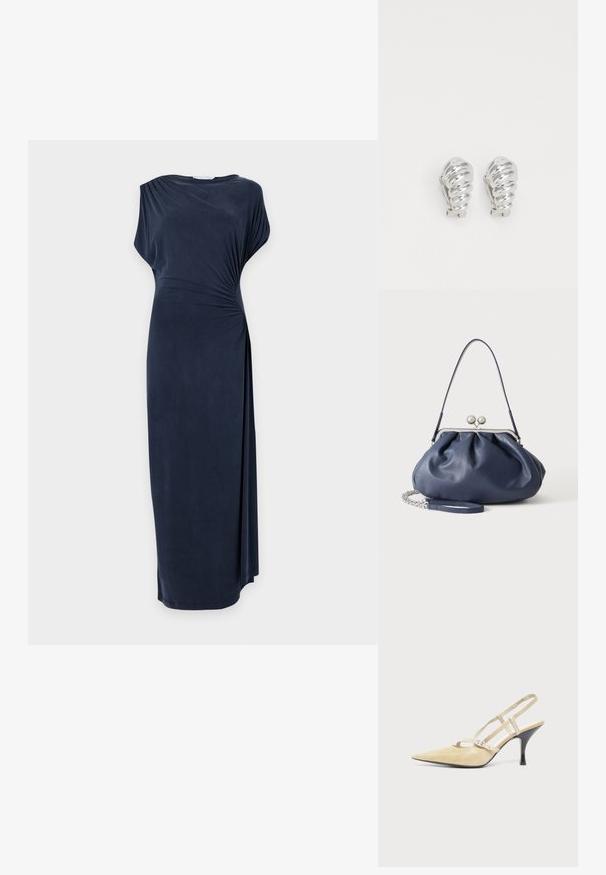 Robe bleu marine, sans manches, longueur cheville, avec drapé asymétrique et tissu froncé à la taille droite, présentée sur un fond uni.; Escarpin slingback beige à bout pointu avec fines brides et boucle argentée sur un talon aiguille noir de hauteur moyenne sur fond blanc.; Sac à main en cuir bleu marine doux avec fermeture à boucle argentée, une seule bandoulière, et une chaîne de poignet amovible sur fond blanc.; Boucles d'oreilles en clip argentées avec un design en spirale, présentant une texture métallique lisse et des formes arrondies. Pas d'embellissements ou de motifs visibles.