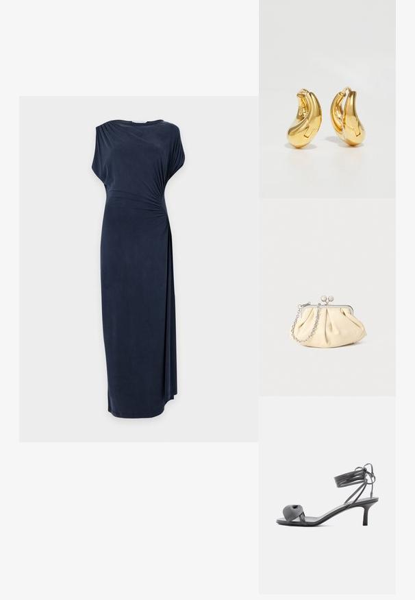 Robe bleu marine, sans manches, longueur cheville, avec drapé asymétrique et tissu froncé à la taille droite, présentée sur un fond uni.; Sandale à talon en cuir gris avec une bride nouée sur les orteils et des lacets enroulants autour de la cheville, sur un talon moyen et fin, sur fond blanc.; Pochette en cuir beige plissé avec un cadre en métal argenté, dotée de deux fermoirs ronds décoratifs et d'une chaîne en argent.; Boucles d'oreilles en or en forme de d'anneaux lisses et courbés avec une finition polie. Équipées d'un mécanisme de fermeture et de légères indentations pour le détail.