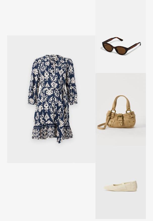 Marineblaues Kleid mit cremefarbenem abstraktem Muster, 3/4-Ärmel, V-Ausschnitt, tailliert und mit ausgestelltem Saum und dekorativem Rand.; Beige Ballerinas aus glattem Leder mit mandelförmiger Zehenpartie und elastischem Riemen über dem Fußrücken, ausgestattet mit dezenten Nähtelementen.; Braune Schildpatt-Sonnenbrille mit einer Vintage-Cat-Eye-Form und braunen Gläsern. Verfügt über gebogene Bügel mit roten Akzenten.; Beige Lederhandtasche mit doppelten Griffen, Messingschnalle und Nieten, sowie verstellbarem Schultergurt vor weißem Hintergrund.