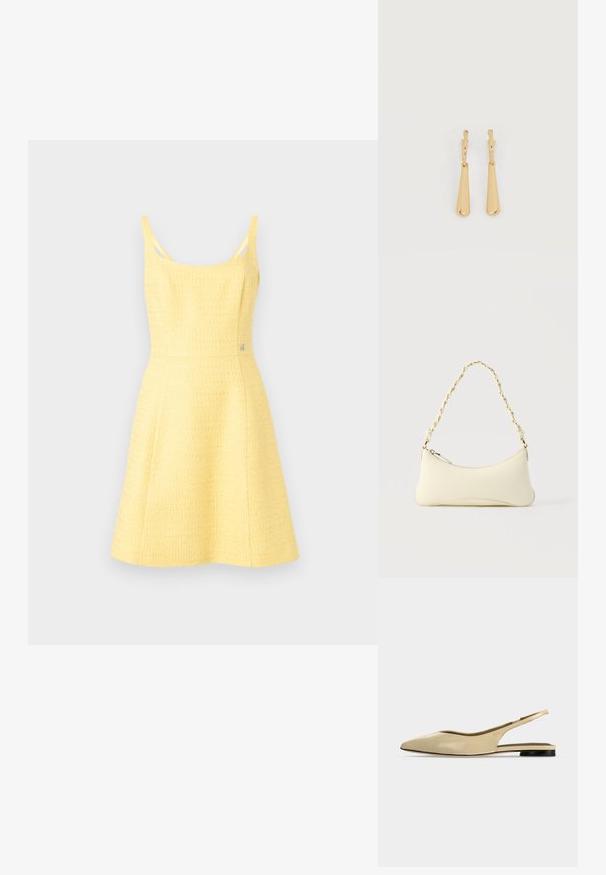Geel mouwloos jurkje van gestructureerde stof, met een aangename pasvorm bij het lijfje, een uitlopende rok en zij uitsnijdingen. Zilveren hardware-details.; Beige platte slingback schoen met puntige neus, lage zwarte hak en een glad leren afwerking, zijaanzicht op een effen achtergrond.; Kleine handtas in crèmekleur met een gebogen vorm en gevlochten kettinghengsel in goudkleur, ritssluiting aan de bovenkant; Oorbellen in goudkleur met glanzende, langgerekte druppelvormige hangers die aan kleine oorringen hangen, op een witte achtergrond.