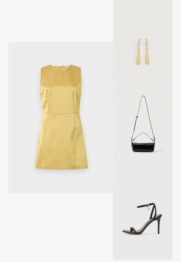 Robe jaune sans manches avec un col rond, un tissu structuré et des coutures décoratives à la taille et sur les côtés, dotée d'une fermeture éclair au dos.; Sandale à talon haut noire avec une bride étroite à la cheville, bout carré, cuir lisse et accent de boucle métallique.; Sac bandoulière rectangulaire en cuir noir avec bandoulière ajustable, fermeture éclair sur le dessus et petit logo Calvin Klein doré sur le devant.; Boucles d'oreilles pendantes en ton or avec des pendentifs lisses en forme de goutte allongée suspendus à de petites attaches en forme d'anneau sur un fond blanc.
