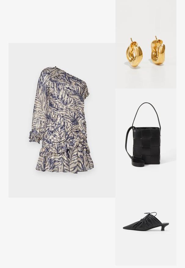 Robe asymétrique en tissu transparent avec un motif de feuilles bleu et beige, dotée de détails froncés et d'un ourlet en volants.; Mules noirs en cuir à enfiler avec un bout pointu, une texture froncée et un petit talon aiguille. Présente un détail à cordon au niveau de l'ouverture.; Sac en cuir noir avec un design tissé. Forme rectangulaire, courte anse et sangle ajustable. Texture lisse avec une finition mate.; Boucles d'oreilles créoles en or massif avec un design tubulaire légèrement tordu et des fermoirs à tige sur un fond blanc.