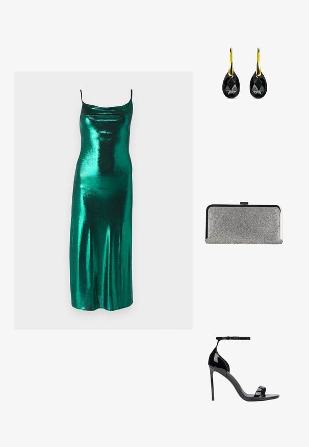 Metallisch groene satijnen slipdress met dunne bandjes en een gedrapeerde halslijn, met een aansluitende pasvorm die doorloopt naar een middenlang zoom.; ESTRO Sandalen - black; Rechthoekige zilveren clutchtas bedekt met kleine strass-steentjes, met een zwart-zilveren metalen frame en een sluiting met gesp.; Zwarte kristallen druppeloorbellen met een teardrop-vorm, voorzien van een gepolijste gele gouden haak. Het kristal is gefacetteerd voor extra sprankeling.