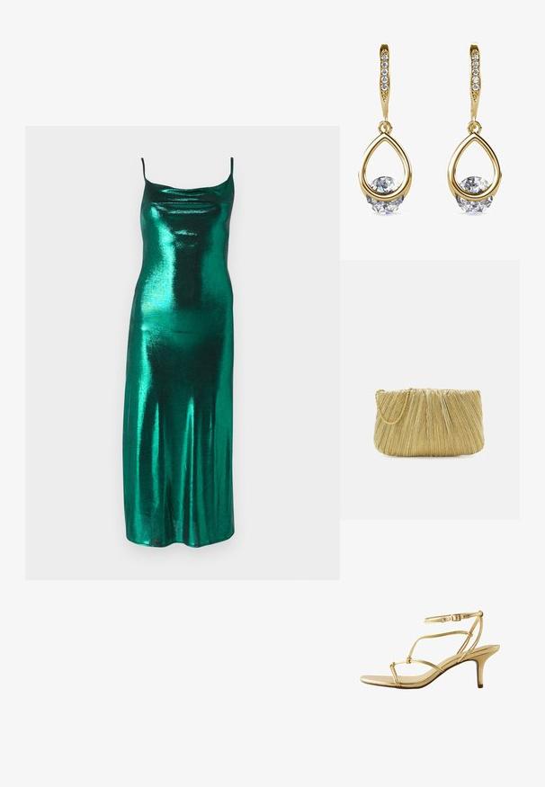 Metallisch groene satijnen slipdress met dunne bandjes en een gedrapeerde halslijn, met een aansluitende pasvorm die doorloopt naar een middenlang zoom.; Gouden sandalen met bandjes, hoge hak en een dunne enkelriem met gesp, met een slanke middenhoge hak op een witte achtergrond.; Loeffler Randall BRIT PLEATED FLAT - Clutch - gold-coloured; Gouden druppeloorbellen met ronde, heldere edelstenen aan de basis. Gelaagd bovenstuk met kleine, ronde accenten langs de ring.