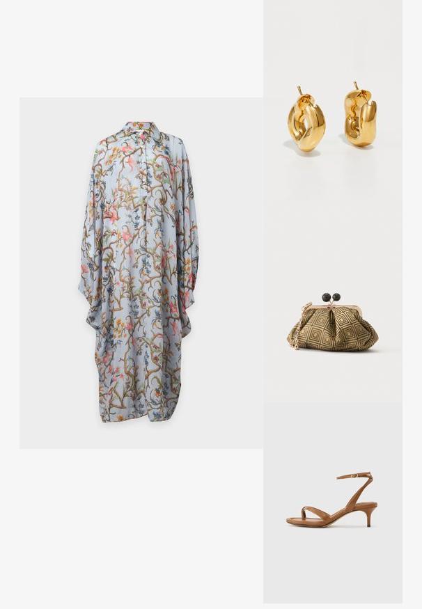 Robe bleu clair à manches longues boutonnée avec motif floral et de vigne coloré, coupe ample et col pointu sur fond uni.; Sandale en cuir marron avec lanières, talon bas en forme de petit escarpin et bride à la cheville avec une petite boucle, vue de côté sur un fond uni.; Petite pochette avec motif géométrique doré et noir, cadre en métal doré, fermeture à boule noire et une courte chaîne dorée.; Boucles d'oreilles créoles en or massif avec un design tubulaire légèrement tordu et des fermoirs à tige sur un fond blanc.