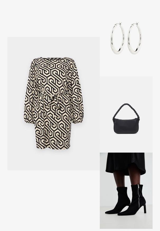 Vestido de estampado geométrico negro y crema con mangas largas tipo globo, escote cuadrado y cinturón atado en la cintura. Tejido texturizado.; Botas negras hasta el tobillo con un cuerpo de tela elástica, punta afilada y cierre lateral de cremallera, sobre un tacón fino y alto.; Bolso negro de forma redondeada, hecho de material liso. Presenta un asa trenzada y un cierre de cremallera para un almacenamiento seguro.; Pendientes de aro de plata con un acabado suave y brillante. Forma circular, con un cierre seguro. Diseño sencillo y elegante.