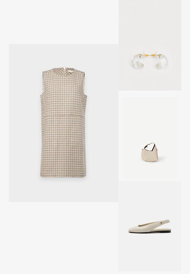 Kätsevärvitu topp beezi ja tumesinise kammkarva mustriga, ümarate kaelustega ja siledast materjalist, millel on õmblusdetail vöökohal.; Kreemikas nahast slingback-tasapinnaline king, millel on ümar ninaosa ja väike kuldne embleem rihmal.; Beežist nahast poolkuukujuline õlakott, millel on üks õlarihm ja minimaalne õmblemine, valgel taustal.; Selged akrüülringid kuldsete aktsentidega, kõveriku disainiga ja läbipaistva klammerdiga. Sujuv tekstuur, minimalismi stiil.