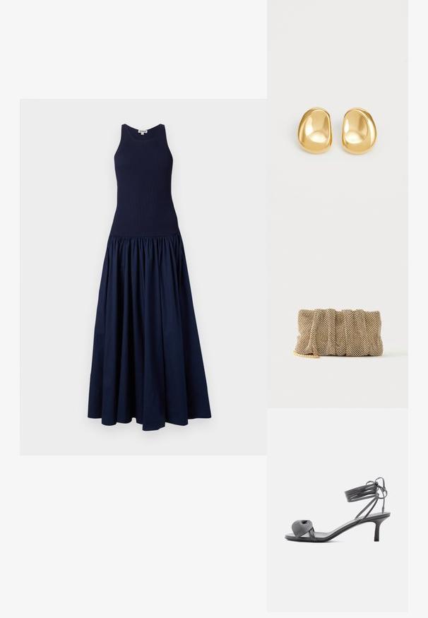 Marineblaues Kleid mit einem taillierten, gerippten Oberteil und einem gerafften, voluminösen Rock. Hergestellt aus einem glatten Stoff mit matter Oberfläche.; Graue Leder-Pumps mit Absatz, verknotetem Riemen über den Zehen und Wickelriemen um den Knöchel auf schlankem, mittelhohem Absatz vor weißem Hintergrund.; Kleine goldene Mesh-Clutch mit gerafftem Design und teilweise sichtbarem goldenen Kettengurt auf einfachem weißem Hintergrund.; Goldfarbene Ohrstecker mit einer glatten, runden Form und einer reflektierenden Oberfläche, die ein minimalistisches Design ohne sichtbare Muster zeigen.