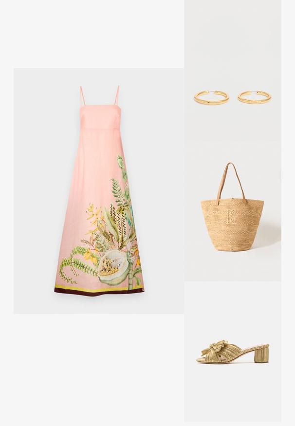 Rosa Leinenkleid mit dünnen Trägern, das mit einem botanischen Druck in lebhaften Grüntönen und Gelbtönen sowie einem kontrastierenden braunen Saumdetail versehen ist.; Goldfarbenes, plissiertes Slide-Sandale mit einer Schleifen-Detail, offenem Zeh und einem strukturierten Blockabsatz. Verfügt über eine flache Sohle und ein glattes Innenfutter.; Beige gewebte Strohtasche mit zwei cognacfarbenen Ledergriffen und einem dezenten bestickten Monogramm in der vorderen Mitte.; Paar glänzende goldene Creolen mit dünnen Drahtverschluss auf schlichtem weißem Hintergrund.