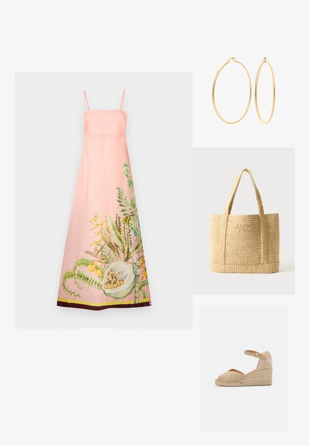 Rosa Leinenkleid mit dünnen Trägern, das mit einem botanischen Druck in lebhaften Grüntönen und Gelbtönen sowie einem kontrastierenden braunen Saumdetail versehen ist.; Castañer BIANCA - Espadrille - sand; Beige gewebte Strohtasche mit zwei Schulterriemen und dezent kursiver Stickerei auf der Vorderseite, vor einem schlichten Hintergrund.; Goldene Creolen mit einer glatten, runden Form und einer polierten Oberfläche, ausgestattet mit einem sicheren Klappverschluss für einfachen Tragekomfort.