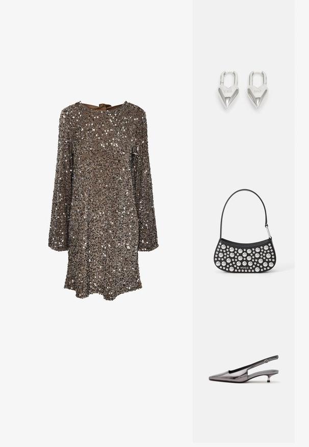 Langärmliges Kleid aus braunem Stoff, der mit silbernen Pailletten besetzt ist, mit einem runden Ausschnitt und einer Schleifenapplikation am Rücken. Reflektierende und strukturierte Oberfläche.; Metallic-grauer Slingback-Schuh mit spitzer Schuhspitze, niedrigem Kittenabsatz und verstellbarem Riemen auf weißem Hintergrund.; Schwarze Lederhandtasche mit geschwungener Form, verziert mit silbernen Nieten in verschiedenen Größen und einem kurzen Tragegurt. "HUGO"-Logo auf der Vorderseite aufgedruckt.; Silberne herzförmige Vorhängeschlösser mit eingravierten "JA"- und "NEIN"-Texten, polierte Oberfläche, symmetrisches Design und einem robusten Metallverschluss.