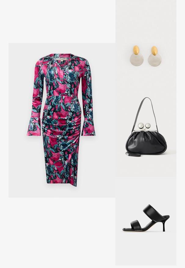 Diane von Furstenberg ZANE DRESS - Cocktailjurk - indian pink; Zwarte leren mule sandaal met twee brede banden en een slanke, middelhoog stilettohak op een effen lichte achtergrond.; Zwarte leren handtas met een geplooid ontwerp, een enkele schouderband, zilverkleurige metalen omlijsting en twee grote ronde zilveren sluitingen.; Gouden en zilveren metalen oorbellen met een ronde schijfbasis en een ovale bovenstuk, gladde textuur en gepolijste afwerking.