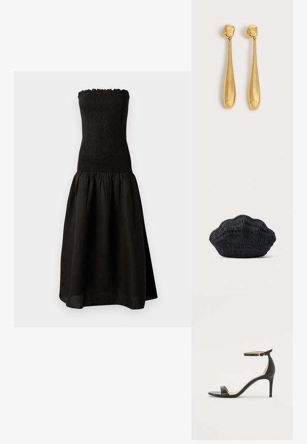 Robe noire sans bretelles avec un corsage smocké, un décolleté froncé, et une jupe évasée et froncée en tissu léger.; Sandale à talons hauts en cuir noir avec une lanière de cheville. Présente une texture lisse, un bout ouvert et un talon fin. Détail de boucle en ton doré.; Sac à main en osier noir en forme de coquille Saint-Jacques avec un dessus courbé et une texture tressée sur un fond uni.; Paire de longues boucles d'oreilles dorées, lisses et brillantes, en forme de goutte avec des sommets arrondis et des formes de goutte effilées sur un fond clair.