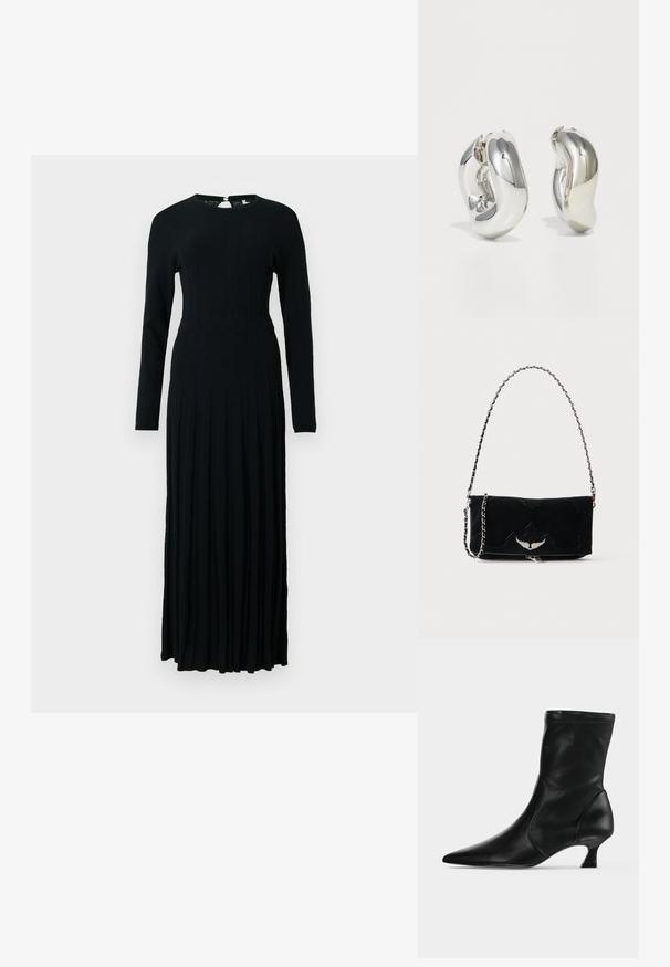 Robe noire à manches longues en tissu tricoté côtelé, avec un corsage ajusté et une jupe évasée à plis. Fermeture au dos avec un petit bouton.; Botte mi-mollet en cuir noir avec bout pointu et petit talon kitten, vue de profil sur un fond clair uni.; Sac à main rectangulaire noir avec un emblème ailé argenté sur le devant et une bandoulière chaîne argentée sur fond uni.; Boucles d'oreilles sculpturales en argent avec des formes douces et courbes et des surfaces réfléchissantes. Présentent un design de boucle fermée et une forme organique distincte.