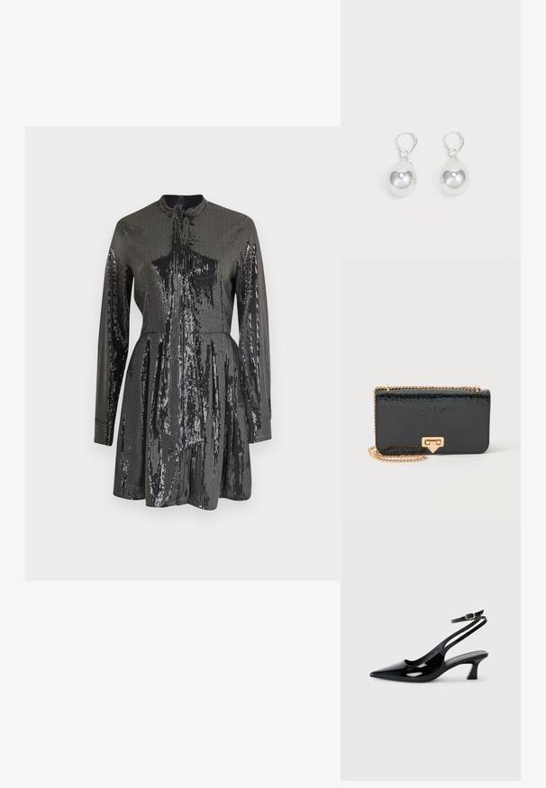 Robe noire à paillettes avec des manches longues et un col haut, présentant un corsage ajusté et une jupe évasée. Texture réfléchissante sur l'ensemble.; Escarpins à brides arrière en cuir verni noir, à bout pointu, avec un petit talon carré et une sangle de cheville ajustable dotée d'une boucle dorée.; Pochette rectangulaire noire brillante texturée avec bandoulière en chaîne dorée et petite fermeture triangulaire dorée à l'avant.; Boucles d'oreilles en argent en forme de goutte avec des surfaces lisses, rondes et réfléchissantes, suspendues à des fermoirs à ressort. L'arrière-plan est blanc uni.