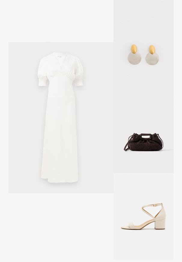 Weißes Maxikleid mit Puffärmel, tiefem V-Ausschnitt und gerafftem Oberteil. Glatter Stoff mit subtiler Glanz. Keine sichtbaren Verschlüsse oder Muster.; Beige Blockabsatzsandalen mit einem minimalistischen Design, offener Zehenpartie und verstellbarem Knöchelriemen mit einer goldenen Schnallenakzentuierung. Glatte Textur.; Dunkelbraune, strukturierte Handtasche mit rechteckigem Griffausschnitt und abnehmbarem Schulterriemen auf einfarbig hellem Hintergrund.; Ohrringe aus Gold und Silber mit einer runden Diskusbasis und einem ovalen Oberteil, glatte Textur und polierte Oberfläche.
