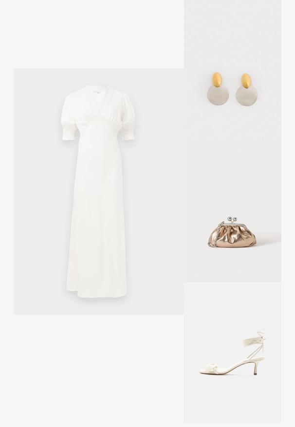 Vestido maxi blanco con mangas abullonadas, escote en V profundo y detalle de cuerpo fruncido. Tejido suave con un sutil brillo. Sin cierres visibles ni patrones.; Sandalia de tacón bajo color crema con lazos alrededor del tobillo y una amplia tira retorcida sobre los dedos, sobre un fondo blanco liso.; Pequeño bolso clutch metálico dorado con cierre plateado y cadena en un fondo claro y liso.; Pendientes de metal dorado y plateado con base de disco redondo y pieza superior ovalada, textura suave y acabado pulido.