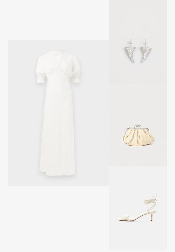Weißes Maxikleid mit Puffärmel, tiefem V-Ausschnitt und gerafftem Oberteil. Glatter Stoff mit subtiler Glanz. Keine sichtbaren Verschlüsse oder Muster.; Sandale in Cremefarben mit niedrigem Absatz, Knöchelriemen zum Binden und breitem, verdrehtem Riemen über den Zehen auf weißem Hintergrund.; Faltige beigefarbene Ledertasche mit einem silbernen Metallrahmen, ausgestattet mit zwei runden dekorativen Verschlüssen und einem silbernen Kettenriemen.; Silberne, hornförmige Ohrringe, besetzt mit kleinen klaren Steinen, mit einem Steckverschluss zur Befestigung. Glatte Textur und metallisches Finish.