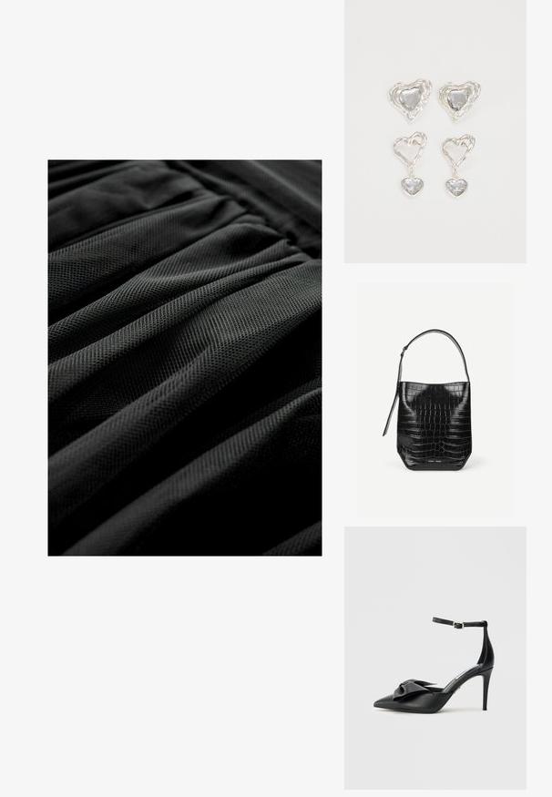 Sort tekstureret stof med et plisseret design, der viser et ensartet mønster og en blød udseende. Fokus på lag og folder i materialet.; Sort højhælet sko med spids tå, satin sløjfe og justerbar ankelrem med sølv hardware. Glat lædertekstur.; Sort spandtaske i krokodillepræget læder med enkelt skulderrem og lille sølvfarvet mærkelogo foran nederst i midten.; Sølvøreringe i hjerteform har facetterede klare sten med en struktureret ramme. Sættet inkluderer både studs og hængende stilarter.