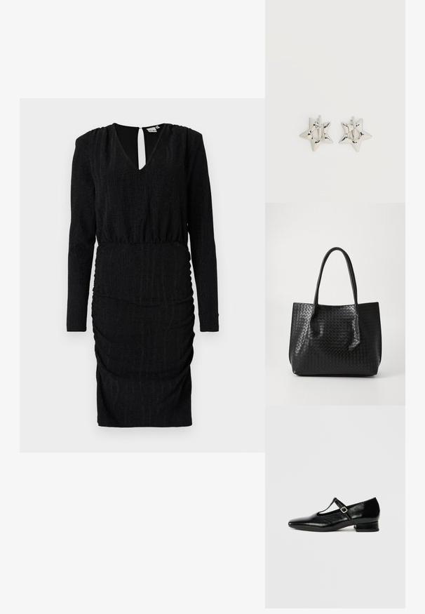 Robe noire avec un décolleté en V, des manches longues, une texture froncée et une silhouette ajustée. Présente une ouverture en clé au dos et un tissu extensible.; Chaussures Mary Jane en cuir noir avec bout pointu, petit talon carré et bride ajustable avec une boucle argentée. Texture lisse et brillante.; Sac de tote en cuir tressé noir avec deux poignées, forme structurée et finition légèrement brillante sur un fond clair.; Boucles d’oreilles créoles en forme d’étoile argentée avec une finition lisse et polie sur un fond blanc uni.