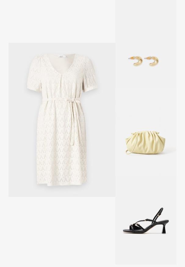 Vestido blanco de manga corta con escote en V, que presenta un patrón de ojetes en forma de diamante y un cinturón atado en la cintura para un ajuste entallado. Textura suave y tejido ligero.; Call it Spring DIANAH - Sandalias - black; Bolso amarillo plisado hecho de cuero sintético suave, con una forma blanda y una sola correa para el hombro, además de un diseño de parte superior recogida.; Pendientes en forma de media luna de oro con un acabado suave, que presentan acentos naranjas cerca del pasador y herrajes de plata.