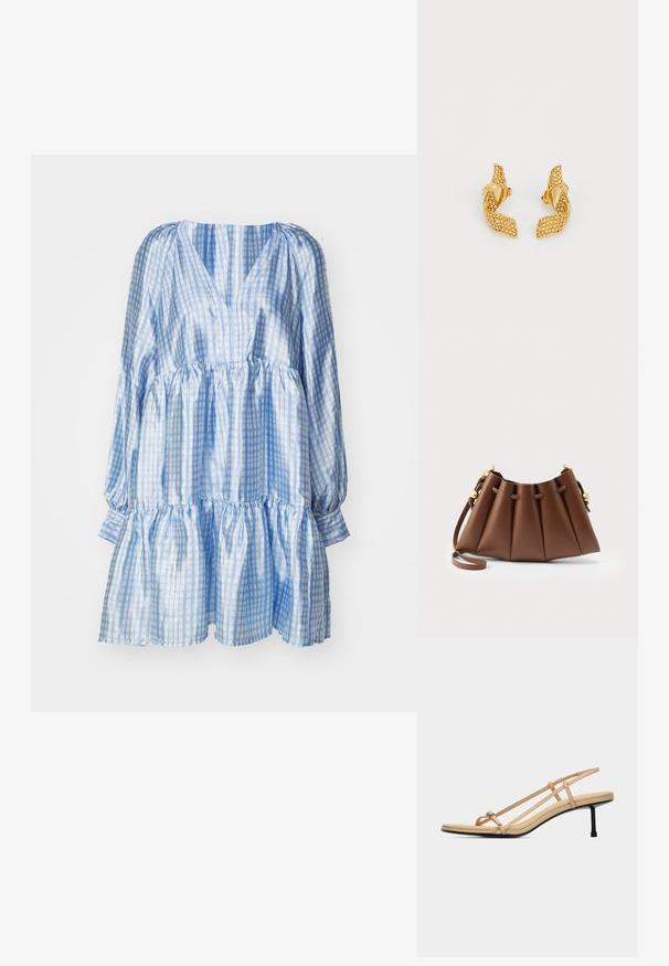 Robe à carreaux bleus et blancs avec de longues manches bouffantes, décolleté en V et volants à l'ourlet, fabriquée en tissu léger et brillant.; Sandale beige à lanières avec une fine boucle pour l'orteil, deux lanières latérales, une bride arrière, une semelle rembourrée et un talon noir élégant de hauteur moyenne.; Sac à main en cuir marron plissé avec bandoulière réglable et accents de cordon de serrage dorés sur un fond neutre.; Boucles d'oreilles dorées au design de feuille torsadée, ornées de petits pierres scintillantes, et maintenues par un fermoir à tige.