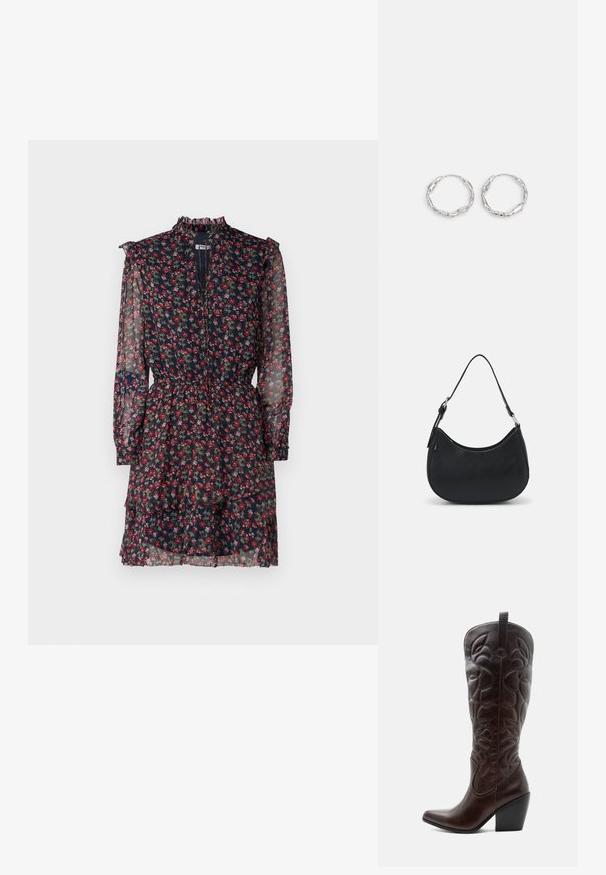 Vestido floral hecho de una tela azul marino transparente con patrones rojos y verdes, con un cuello alto con volantes, mangas largas y una cintura ceñida con una falda en capas.; Bota vaquera alta de cuero marrón oscuro con patrones decorativos cosidos, punta puntiaguda y tacón de bloque apilado.; Bolso hobo negro hecho de cuero suave con una silueta curva, que cuenta con una sola correa ajustable y detalles de diseño minimalistas.; Pendientes de aro plateados con textura ondulada e irregular. Presentan una forma circular delgada y un acabado reflectante.