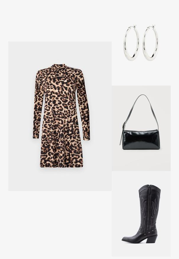 Leopardprint lange mouwen jurk met een hoge halslijn en een uitlopende silhoeet. De stof heeft een zachte textuur met contrasterende donkere en lichte kleuren.; Zwarte leren cowboylaarzen met een puntige neus, zichtbare stiksels, zilveren studaccenten en een ritssluiting aan de binnenkant.; Zwarte rechthoekige schoudertas met een enkele verstelbare band en een bovenste ritssluiting op een effen achtergrond.; Zilveren oorbellen in de vorm van een gladde, glanzende ring. Circulaire vorm, voorzien van een veilige sluiting. Eenvoudig en elegant ontwerp.