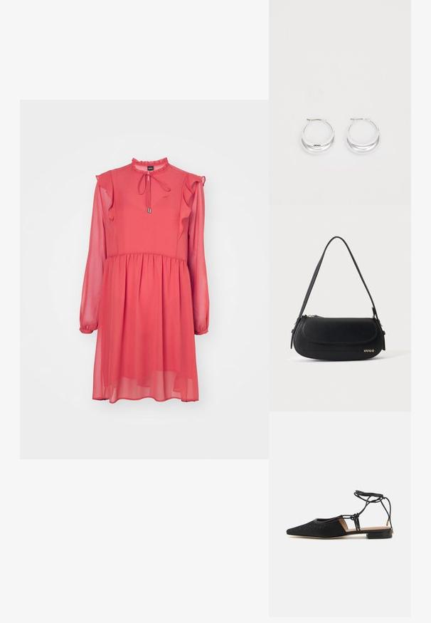 BOSS DIRENNA - Robe de soirée - light/pastel red; Chaussure plate noire avec un bout pointu, dessus texturé, liens autour de la cheville et un petit talon carré. Présente un motif subtil sur le matériau.; Sac à épaule en cuir noir avec rabat incurvé, logo doré "HUGO" sur le devant, et une bandoulière réglable.; Boucles d'oreilles en argent avec une finition polie et un branding DKNY, présentées sur un fond blanc uni.